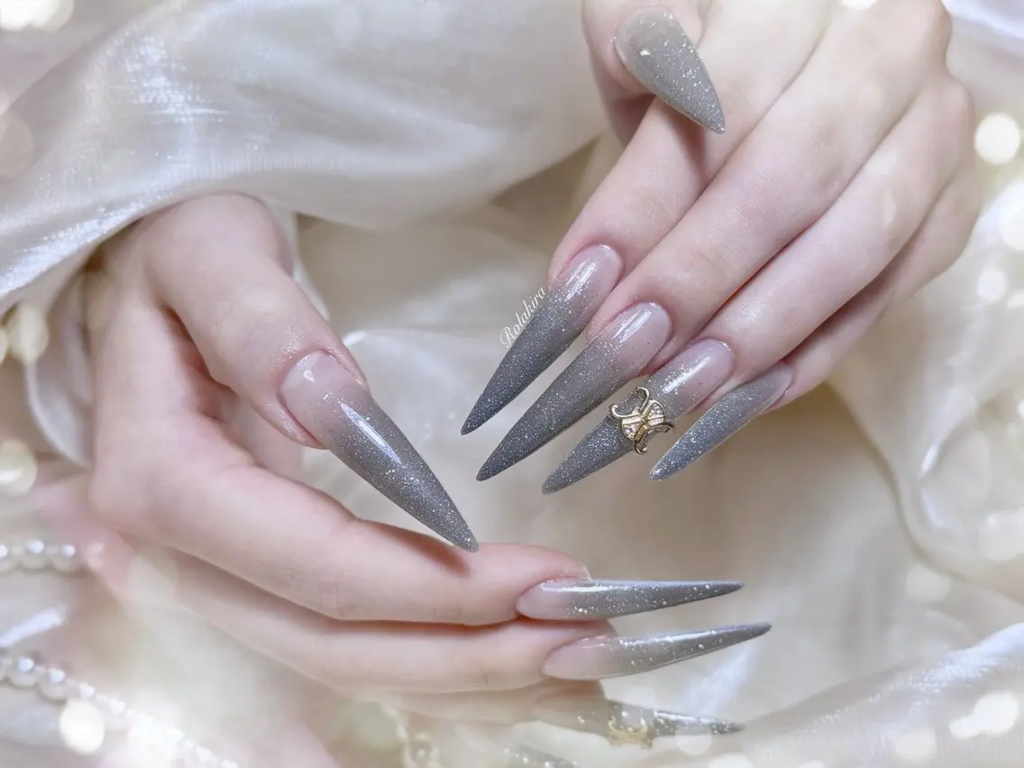 ロング 韓国風ヘア ハンドネイル Rola kira 麗のネイルデザイン