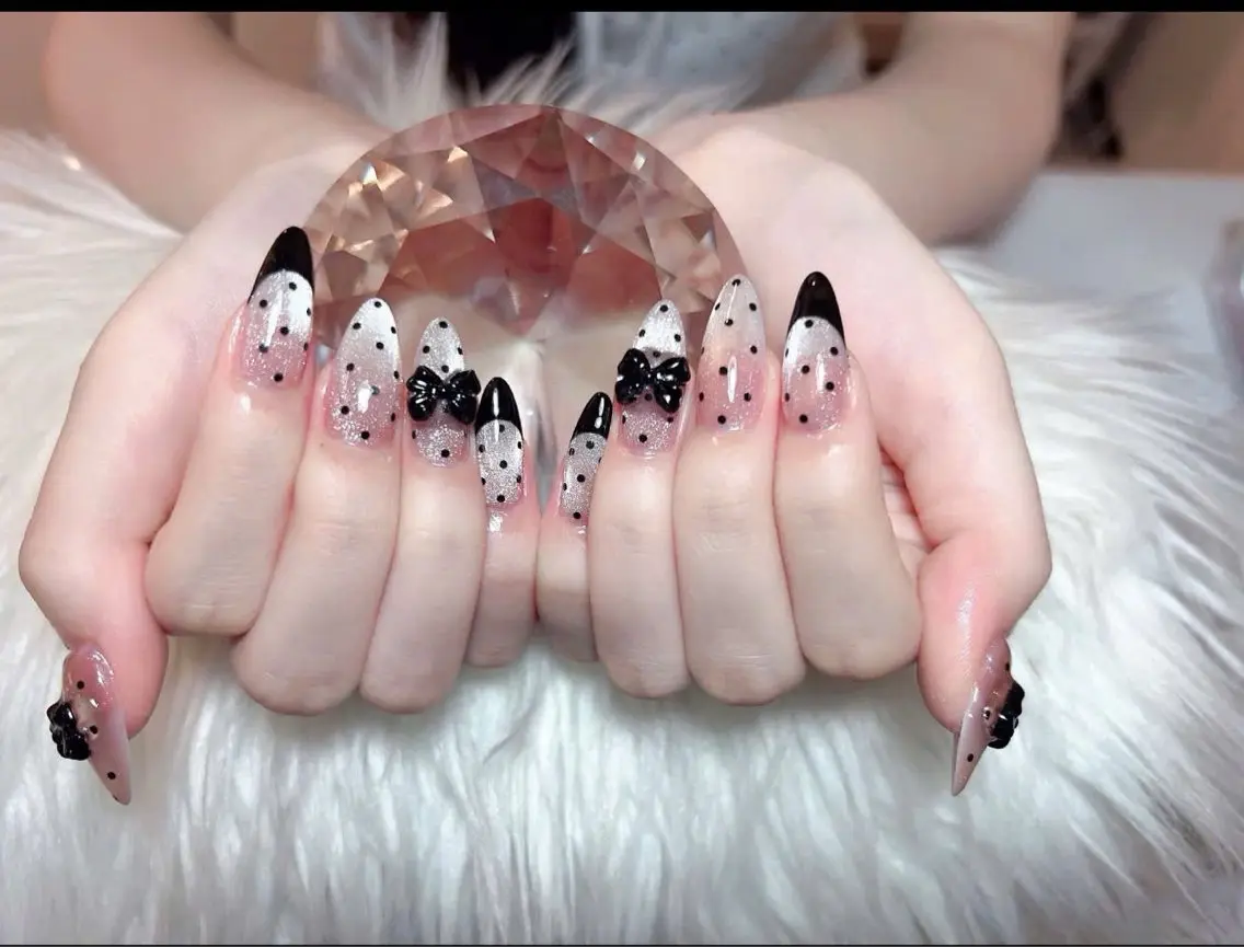 ネイル フラッシュネイル フレンチネイル グラデーション キラキラネイル 韓国ネイル ハンドネイル Hy nailsのネイルデザイン