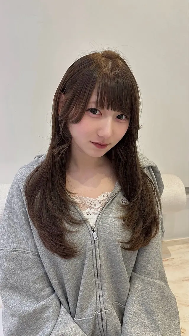 ロング レイヤーカット ローレイヤー カット ヘアカラー 若松 心和のヘアスタイル