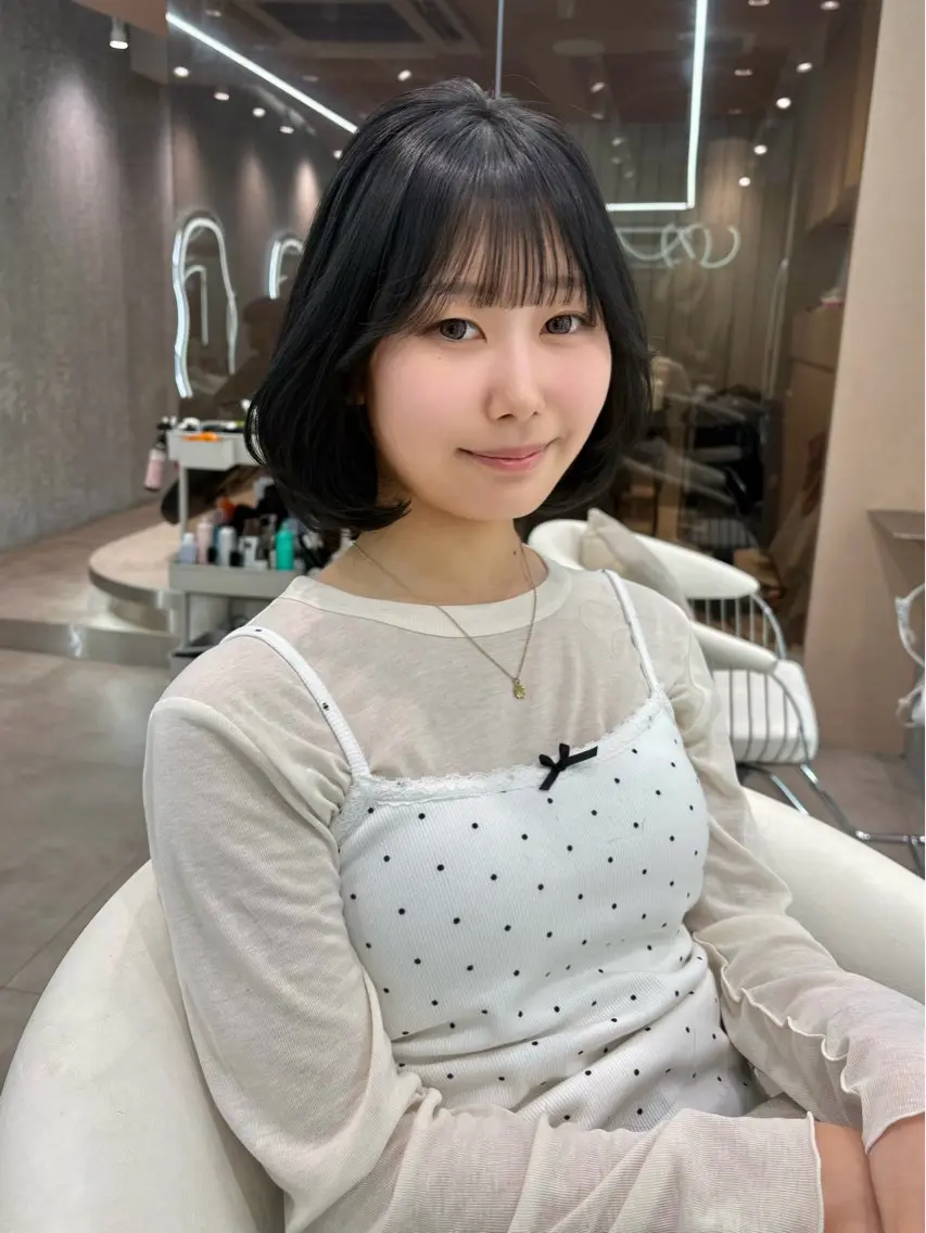 ミディアム カラー ヘアアレンジ アッシュ 黒髪 ブリーチ ブルーカラー ブルーブラック カット ヘアカラー トリートメント ヘアセット 大宮‎縮毛矯正🩵 レイヤー　佐藤和のヘアスタイル