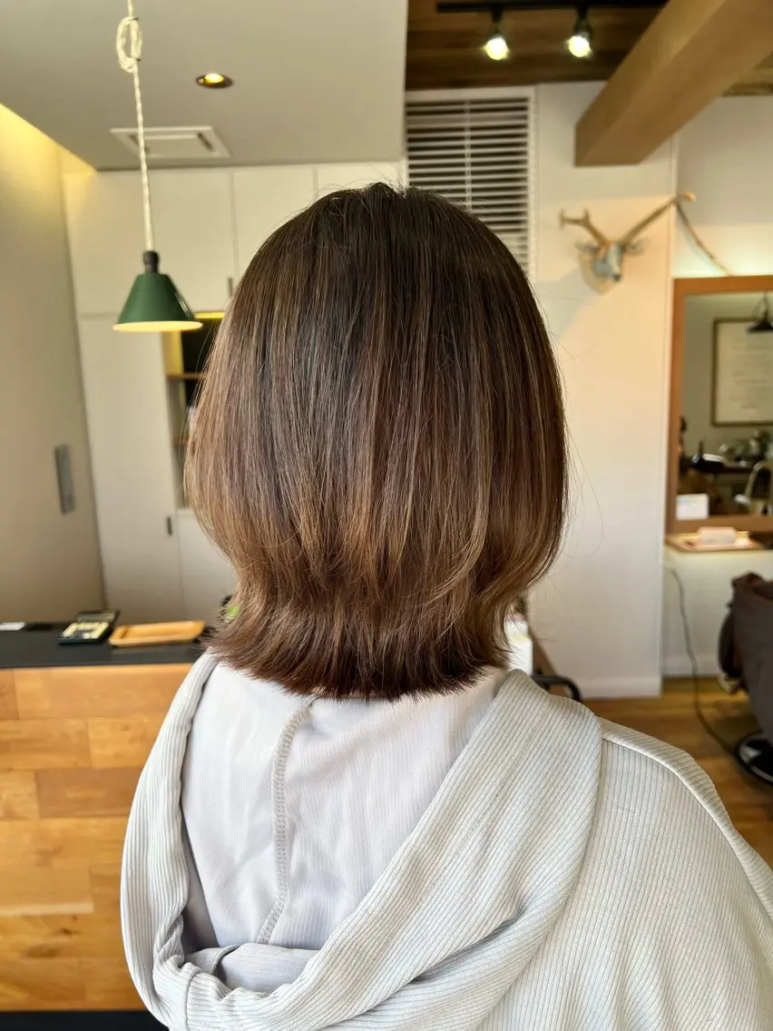 ミディアム カラー アッシュ ベージュカラー ヘアカラー トリートメント ツキダテ ユイのヘアスタイル