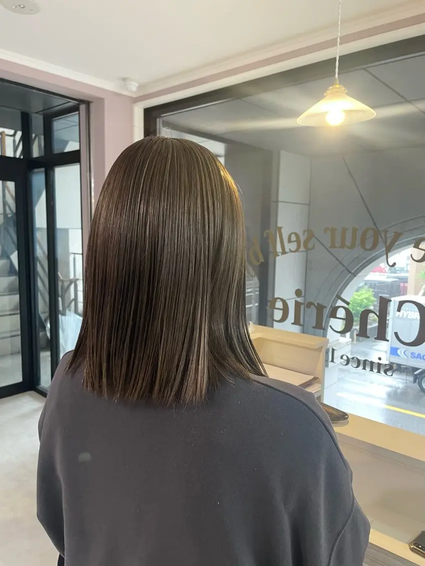 ミディアム カラー che'rie shizukiのヘアスタイル