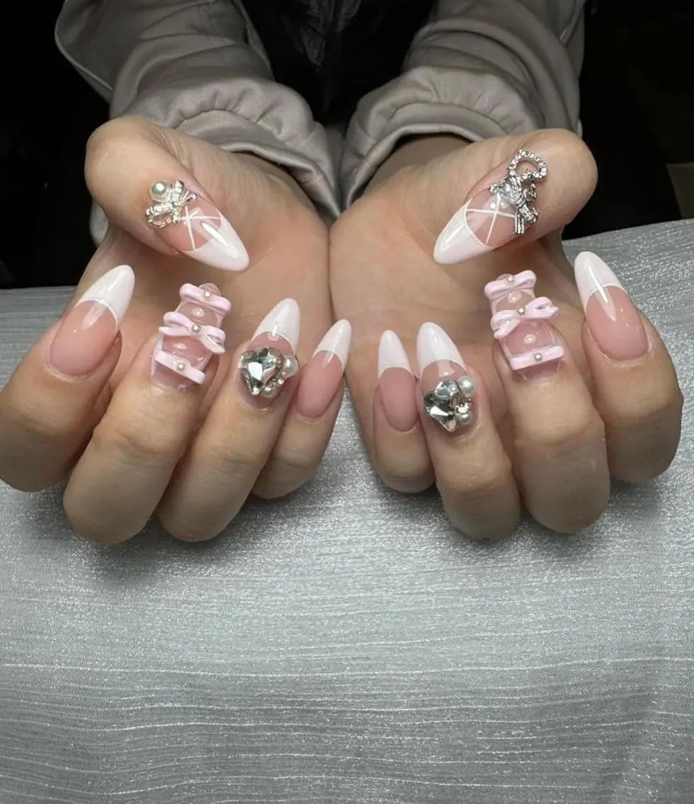 ネイル フレンチネイル ジェルネイル 韓国ネイル マグネットネイル マグネットフレンチ akina nailsのネイルデザイン