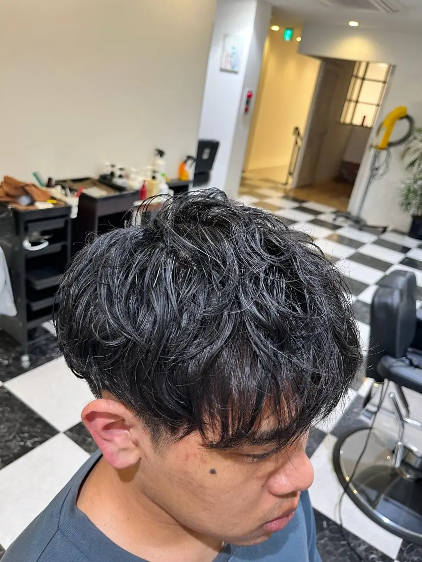ミディアム パーマ ヘアアレンジ メンズ メンズパーマ 似合わせカットのヘアスタイル