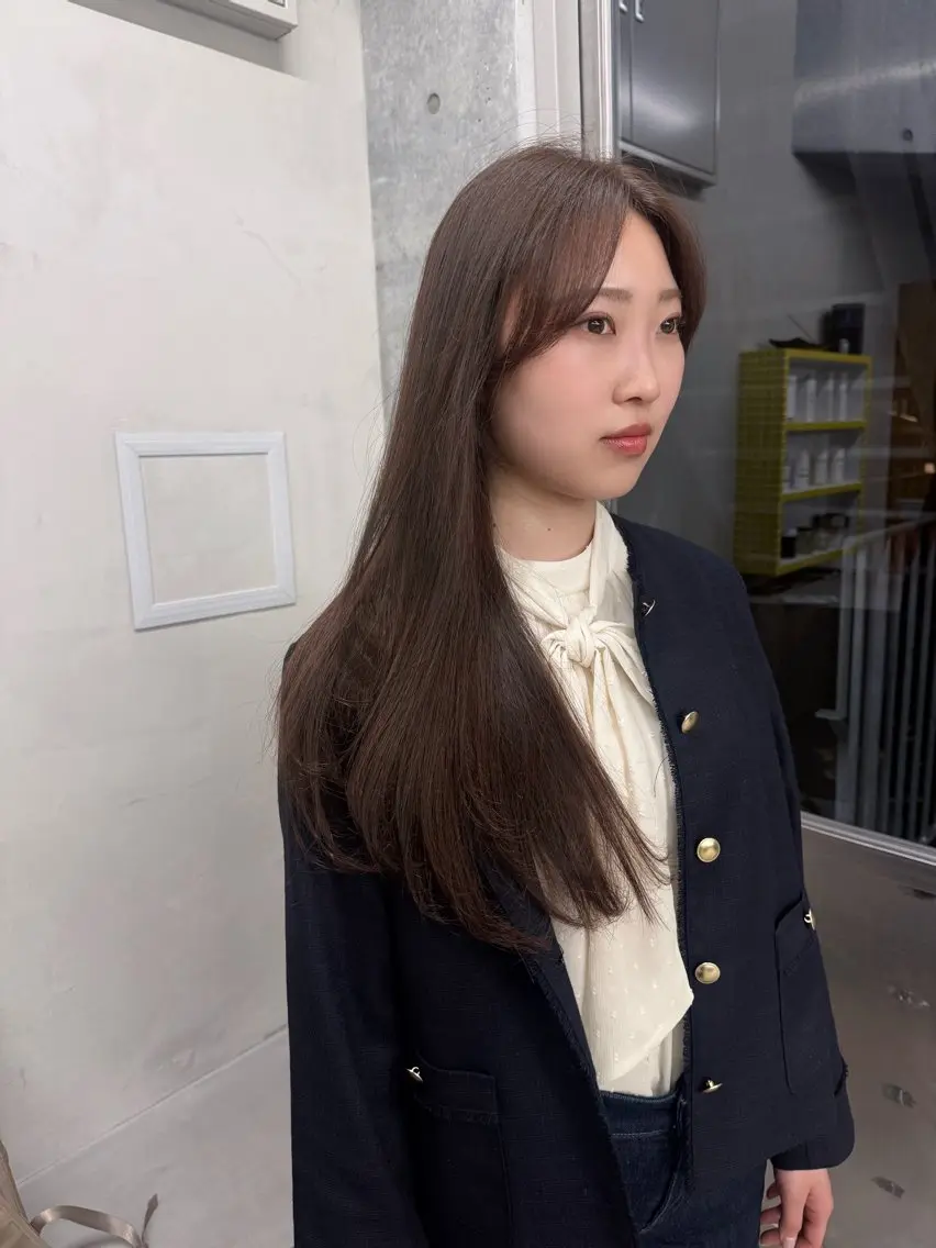 ロング カラー ロングレイヤー アッシュ ベージュカラー ブリーチ 透明感カラー カット ヘアカラー トリートメント 誰より丁寧なカット/ 小林輝/レイヤーのヘアスタイル