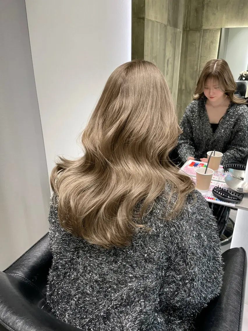 セミロング カラー ブリーチ カット ヘアカラー トリートメント 寺島 圭人のヘアスタイル