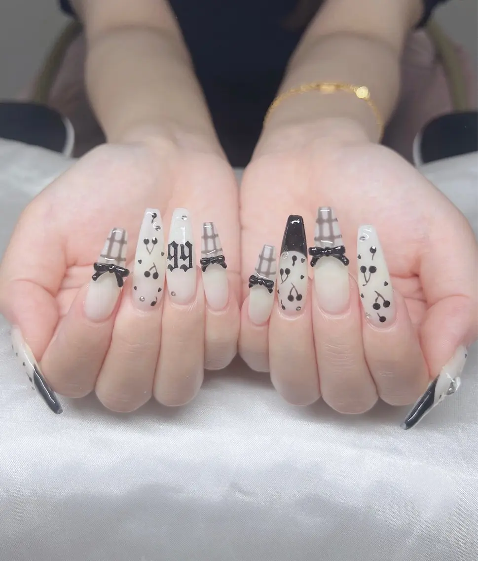 ネイル 長さ出し グラデーション キラキラネイル マグネットネイル ニュアンスネイル ハンドネイル Lee Ainのネイルデザイン