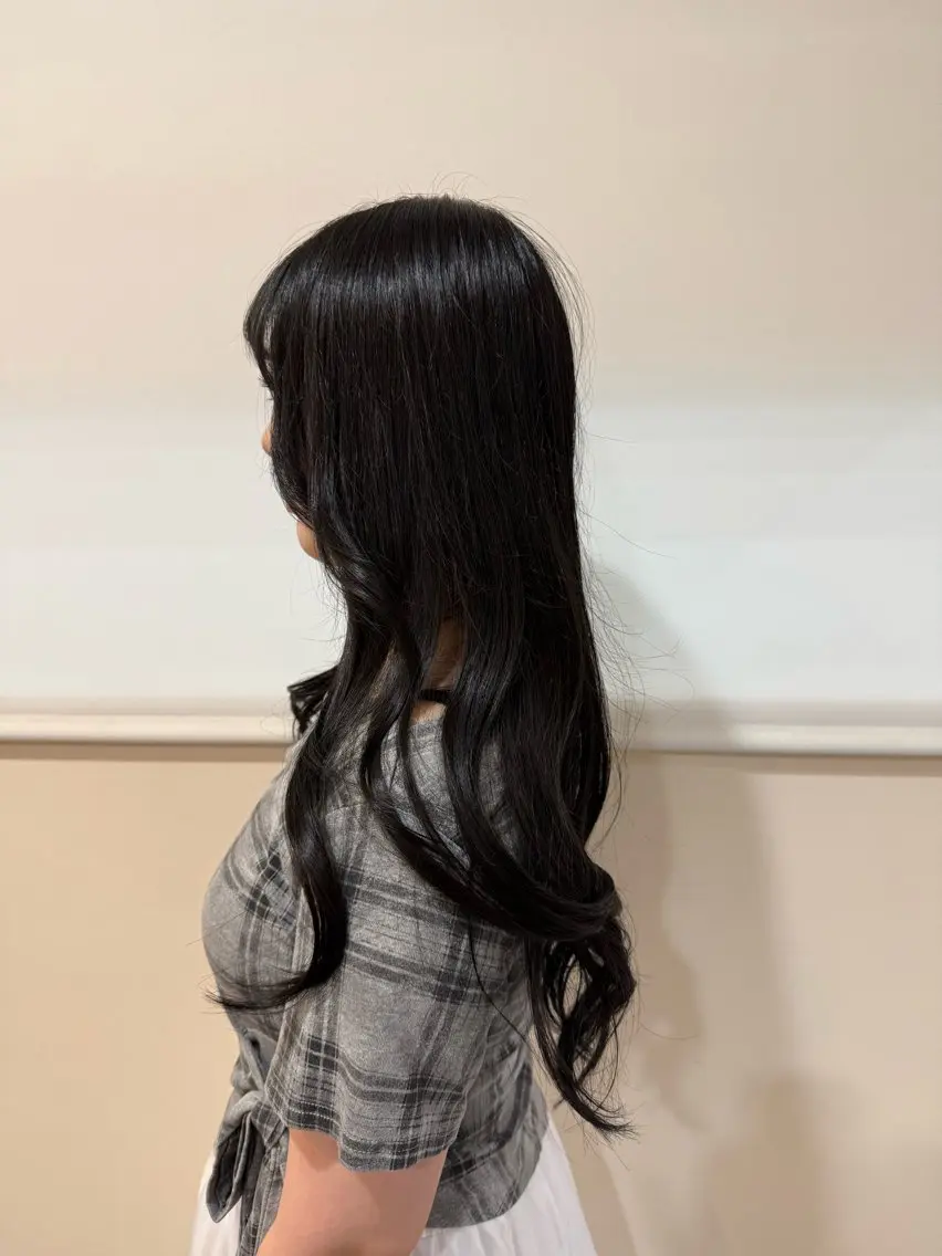 ロング 顔まわりレイヤー 韓国風ヘア レイヤーカット ロング カット 鮫島 唯那のヘアスタイル