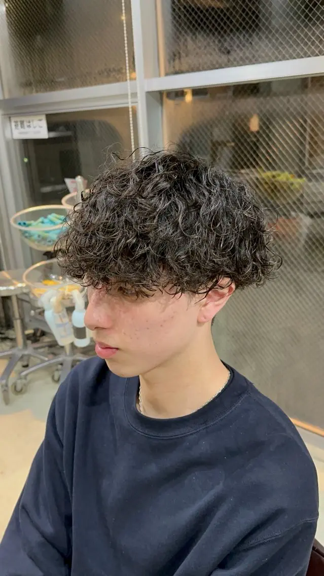 パーマ メンズ メンズパーマ プードルパーマ 波巻きパーマ プードルパーマ カット パーマ fifth原宿 宮部蓮のヘアスタイル