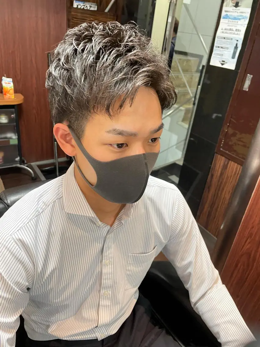 カットコースと顔の拭き取りペーパー付きの写真
