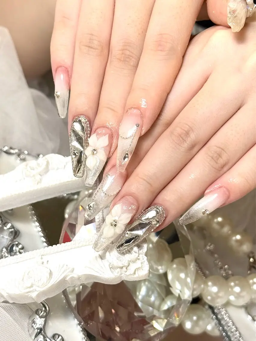 ネイル ハンドネイル ルシイ🎀新宿長さ 出しパーツ専門店のネイルデザイン