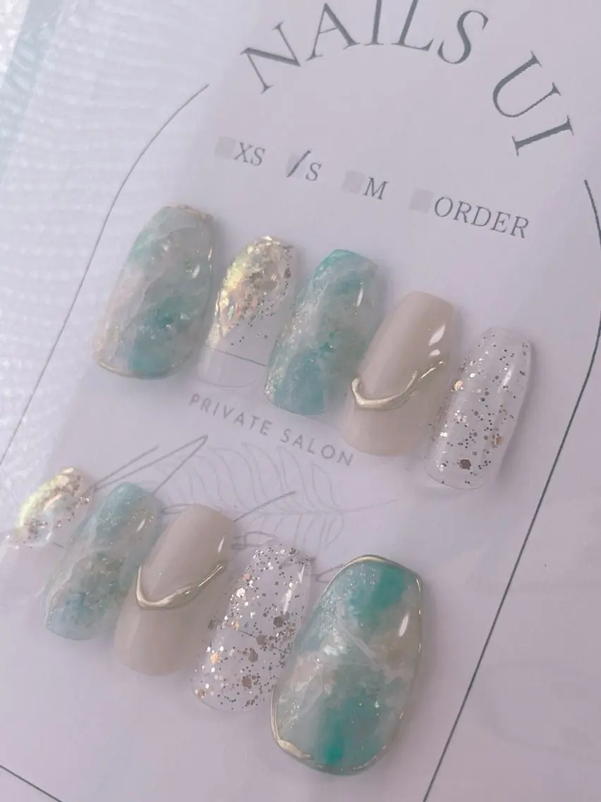 ネイル ブルー フットネイル キラキラネイル 夏ネイル ハンドネイル プライベートサロン Nails uiのネイルデザイン