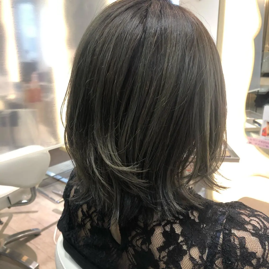 ミディアム ウルフカット カット ヘアカラー トリートメント 松佐 ゆかりのヘアスタイル