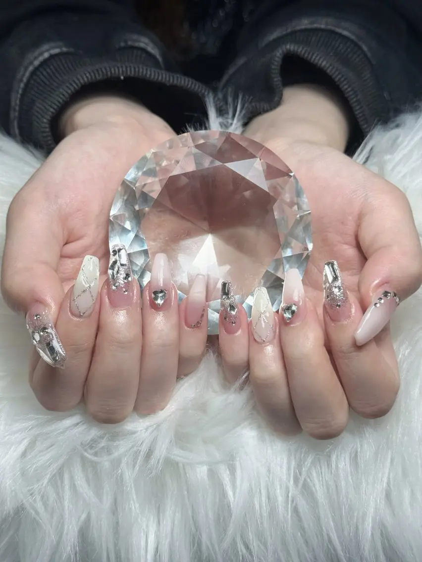 ネイル フレンチネイル ジェルネイル キラキラネイル 韓国ネイル マグネットネイル Julli NailStudioのネイルデザイン
