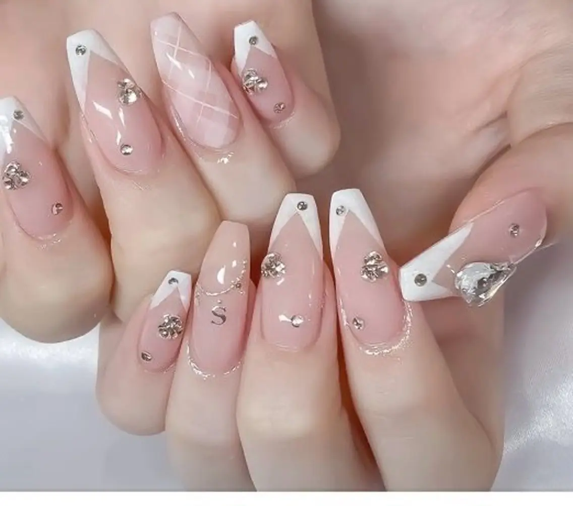 ネイル オーロラネイル チークネイル 長さ出し フットネイル フレンチネイル ハンドネイル Lee Nailsのネイルデザイン