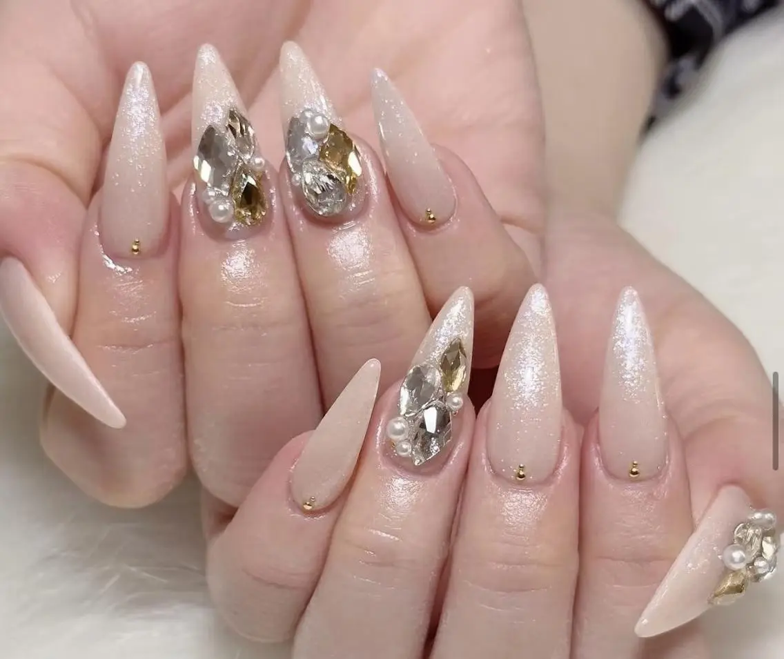 ネイル chiara 長さ出し/パラジェルのネイルデザイン