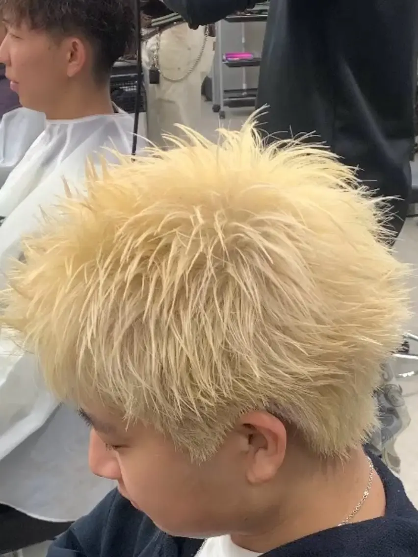 カラー メンズ 青栁 仁也のヘアスタイル