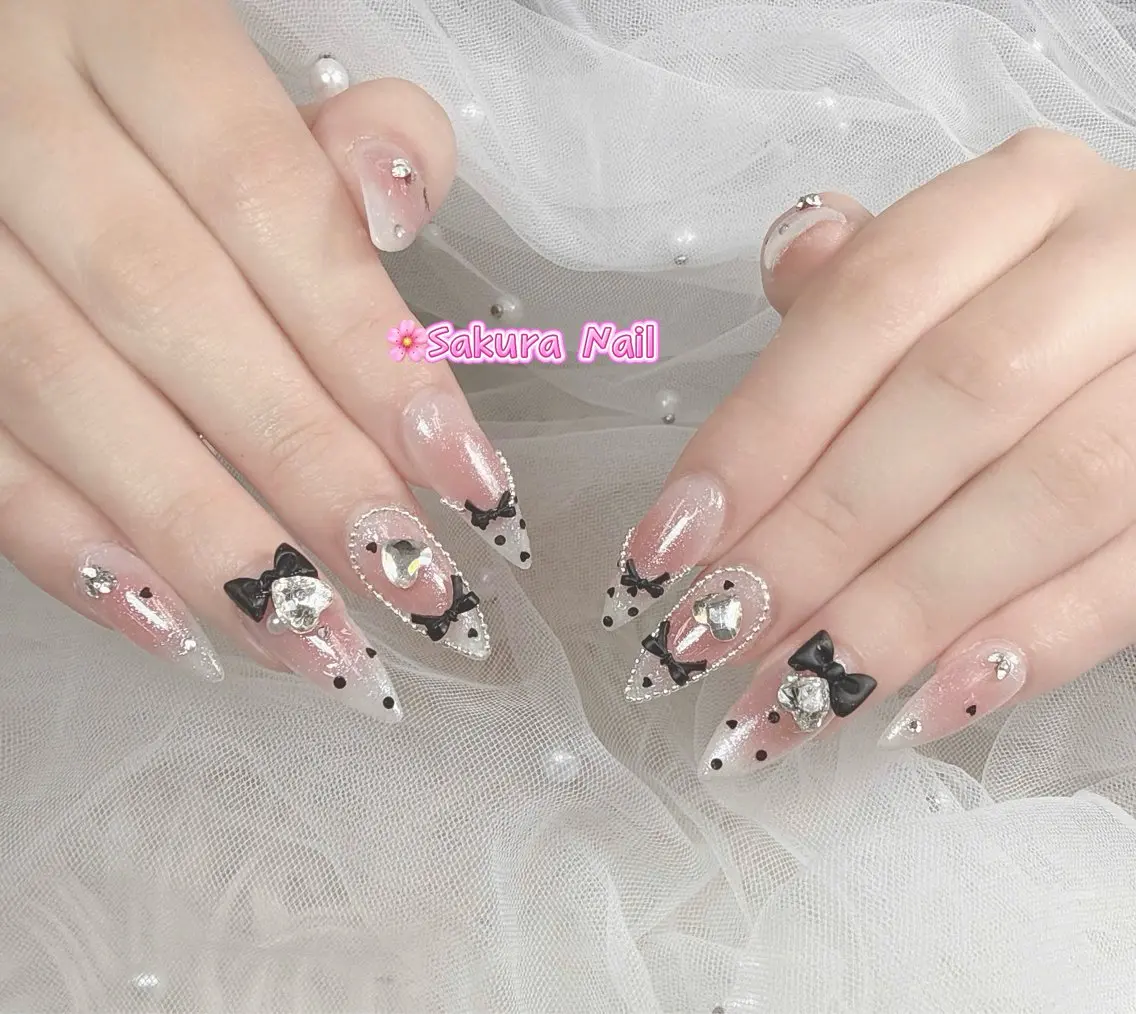 ネイル アートネイル オーロラネイル ボルドー チークネイル フレンチネイル ハンドネイル Sakura Nail Salonのネイルデザイン