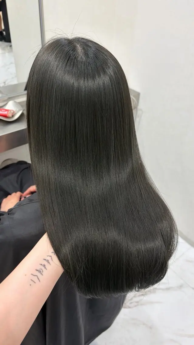 ミディアム カラー パーマ ベージュカラー ブリーチ 透明感カラー ダブルカラー グレージュ カット ヘアカラー 縮毛矯正 TOMO/ブリーチ 無しオリーブのヘアスタイル