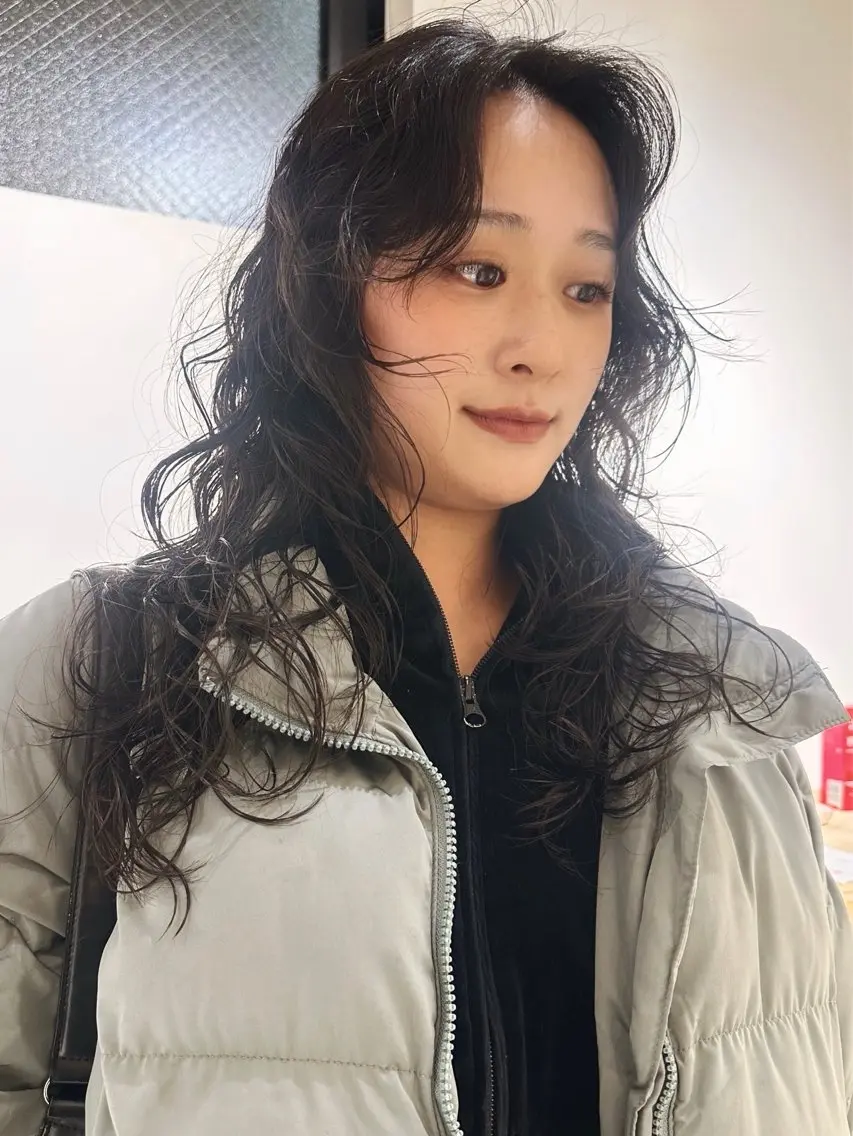 ロング パーマ ハッシュカット レイヤーカット カット パーマ トリートメント MISA レイヤーカットのヘアスタイル