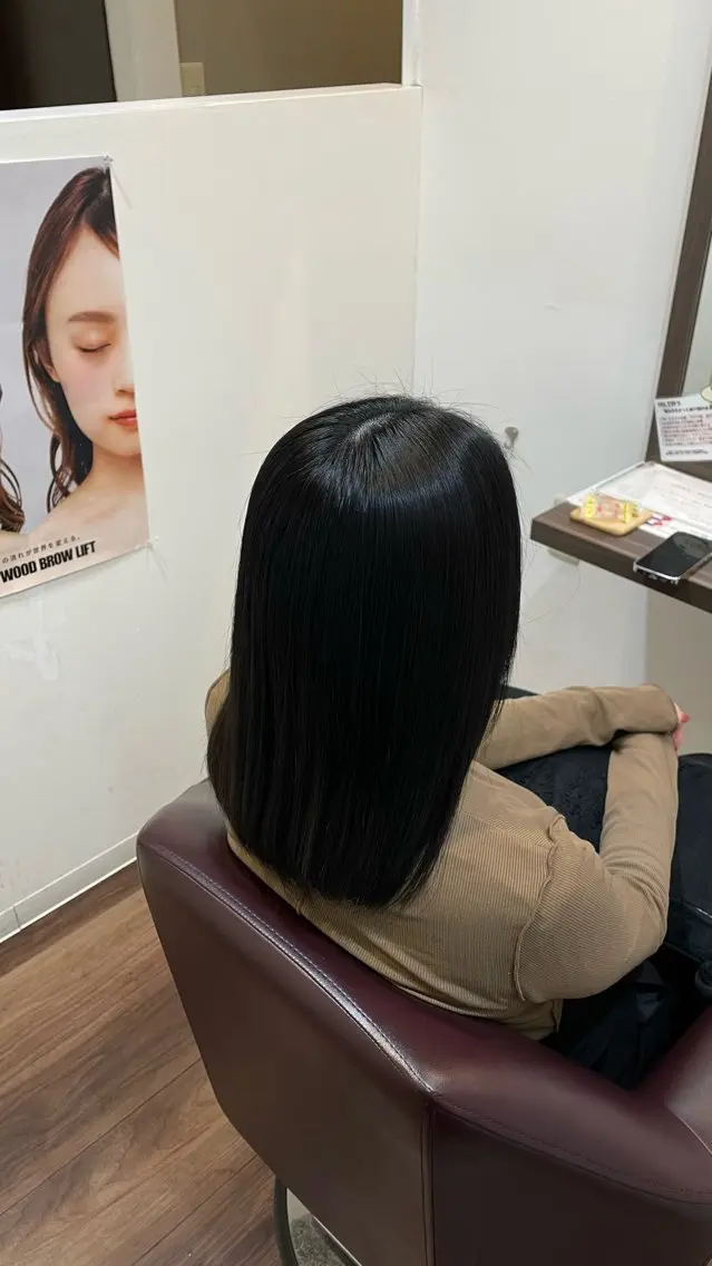 カラー 黒髪 ブルーカラー ブルーブラック 透明感カラー 川原 飛奈のヘアスタイル