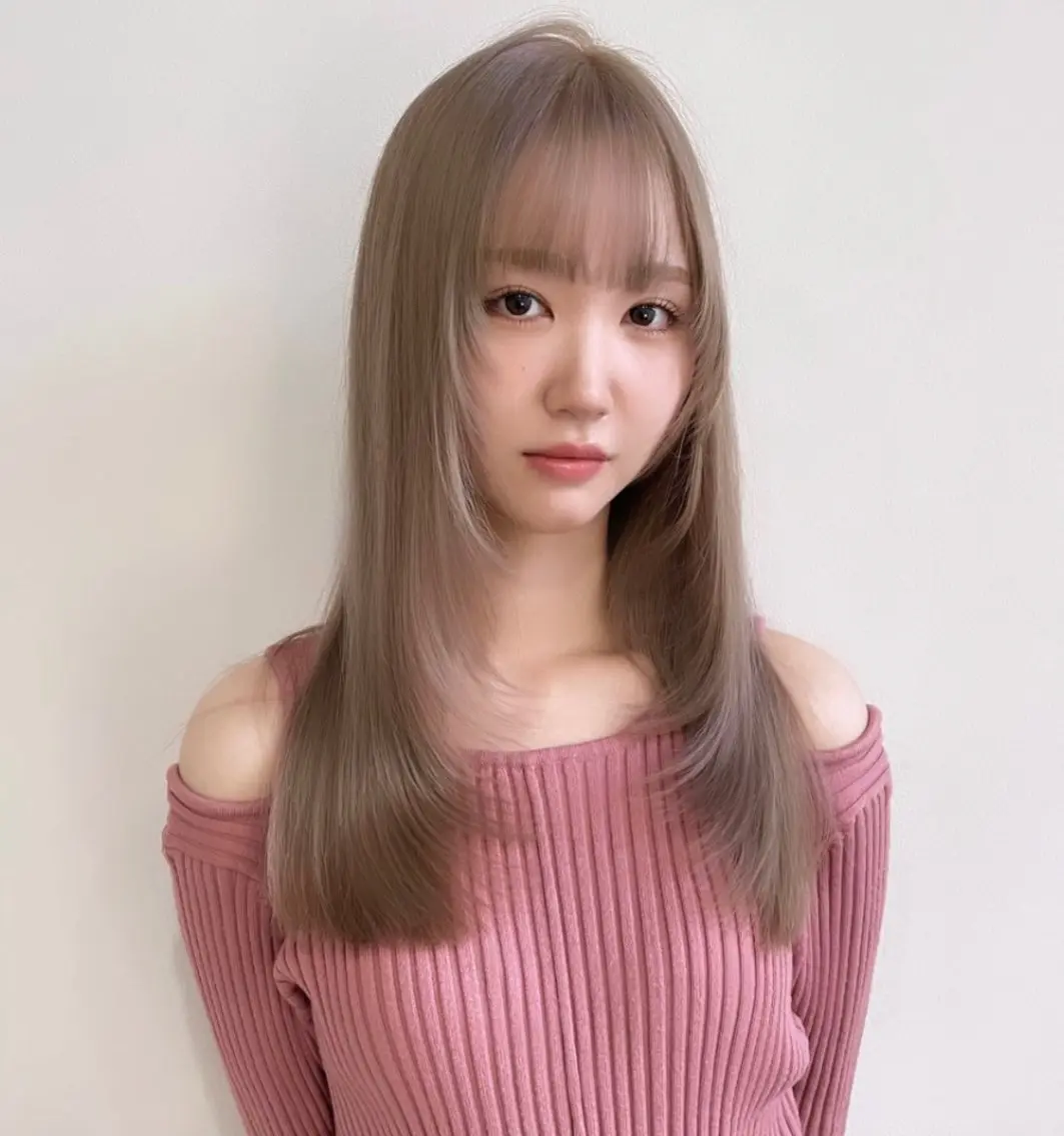 セミロング カラー ブリーチ レイヤーカット risako🇰🇷 韓国ヘア/レイヤーのヘアスタイル