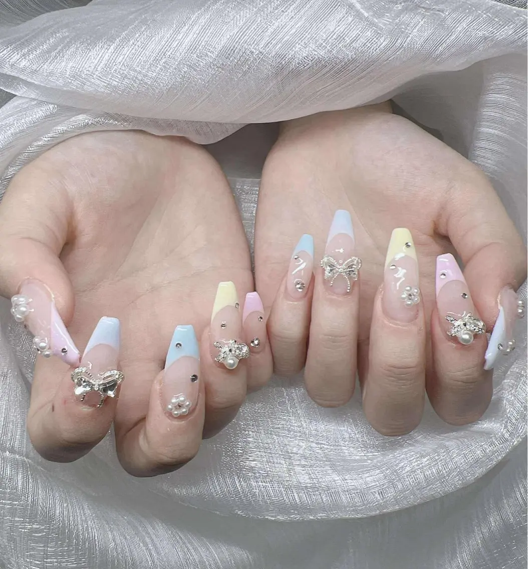 ネイル 長さ出し グラデーション 卒業式 キラキラネイル マグネットネイル ハンドネイル Lee Nailsのネイルデザイン