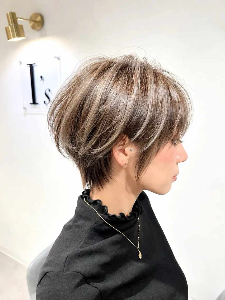 ショート カラー ハイライトカラー くびれヘア ハイライト ショートヘア カット ヘアカラー ショート特化 I's 心斎橋のヘアスタイル