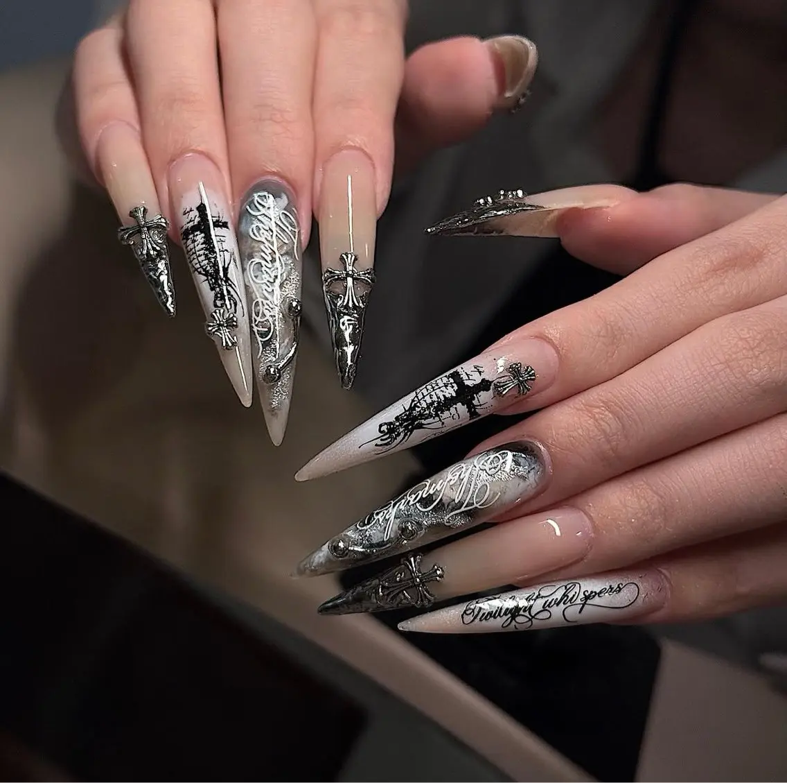 ネイル アートネイル ボルドー フレンチネイル ジェルネイル 氷ネイル・うるうるネイル ハンドネイル Julie Nail Hinのネイルデザイン