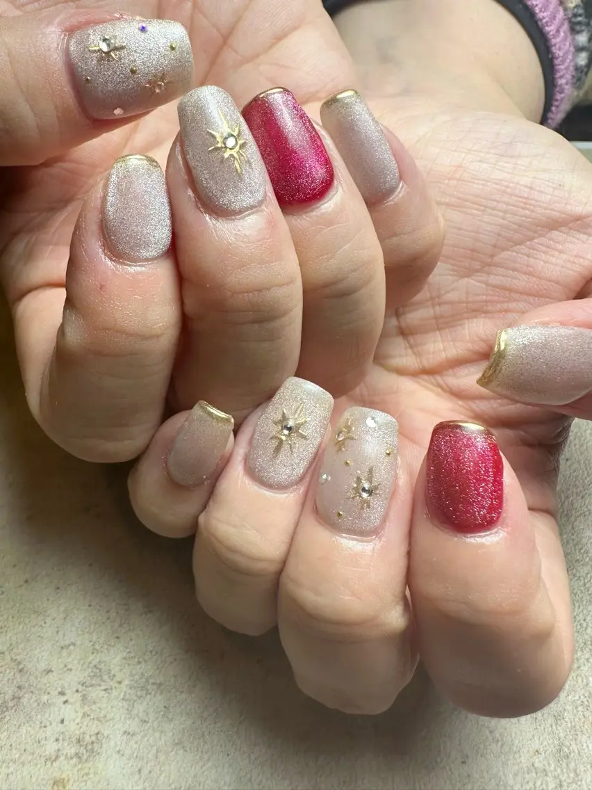 ネイル キラキラネイル マグネットネイル 冬ネイル クリスマス nailroom Anmie.のネイルデザイン