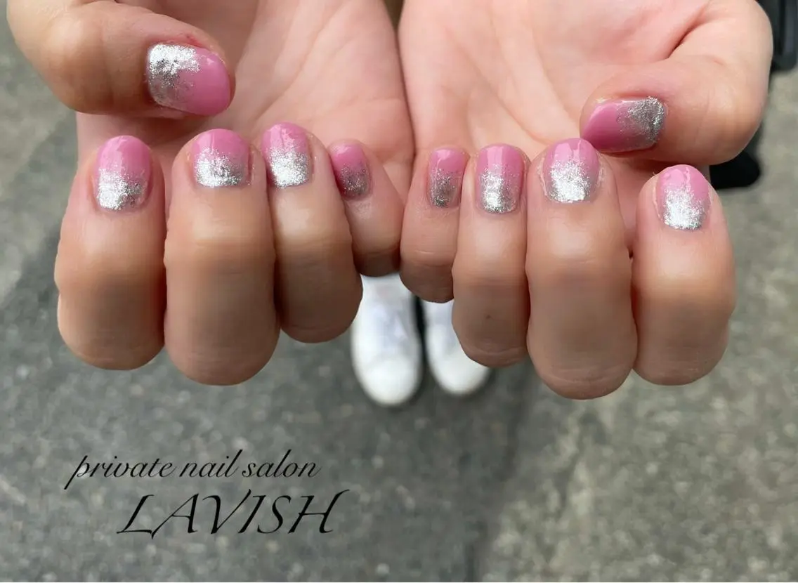 ネイル LAVISH 大和店 emi・:*+のネイルデザイン