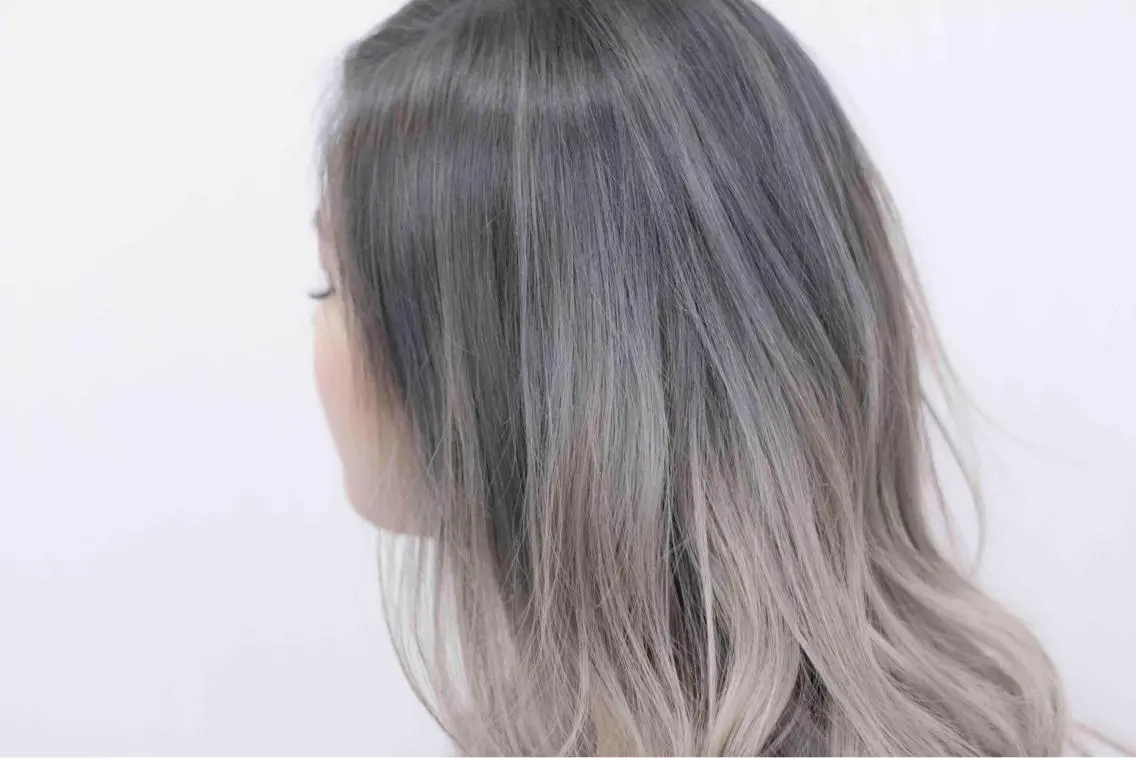 カラー 金澤 愛のヘアスタイル