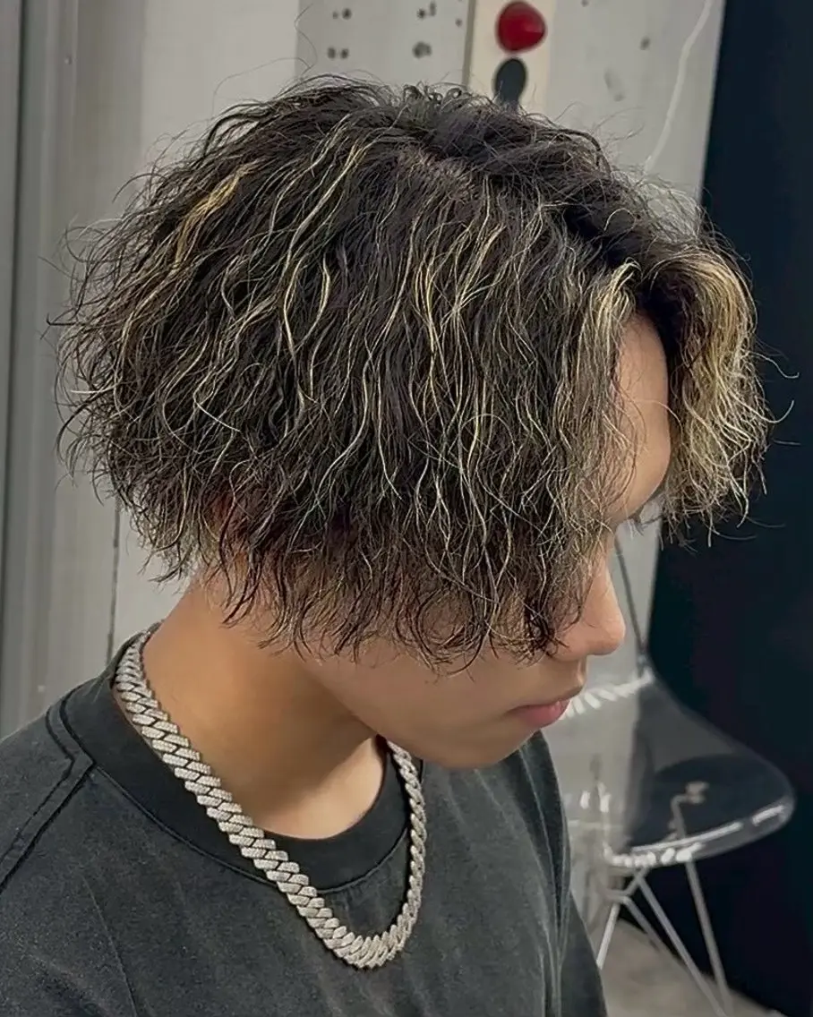 ショート カラー パーマ メンズ メンズハイライト メンズパーマ ハイライトカラー ハイライト 山﨑 結太のヘアスタイル