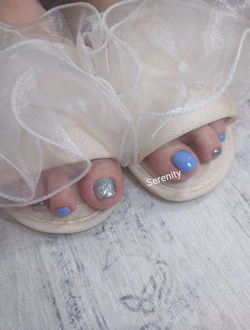 ネイル ブルー フットネイル ラメ(グリッター) ワンカラーネイル フットネイル nail  serenityのネイルデザイン