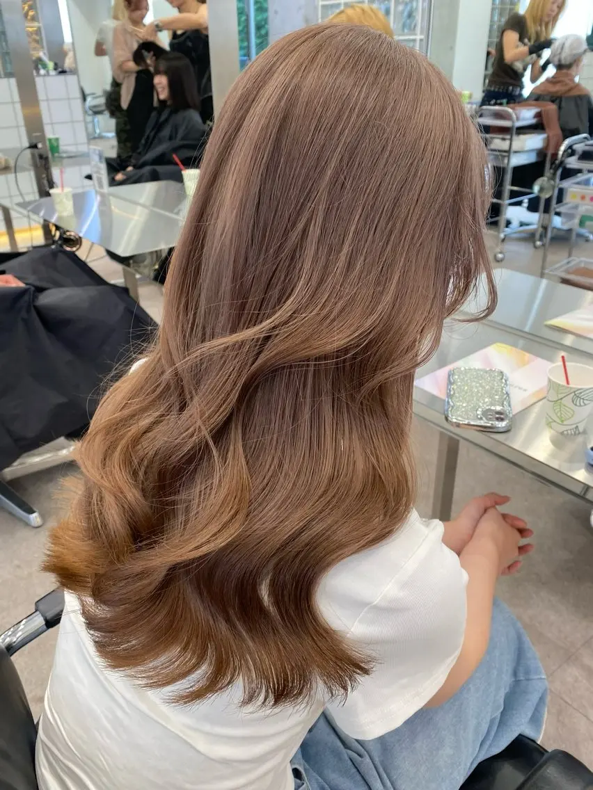 ロング カラー ヘアカラー 原宿🩵 ブリーチカラー優海のヘアスタイル