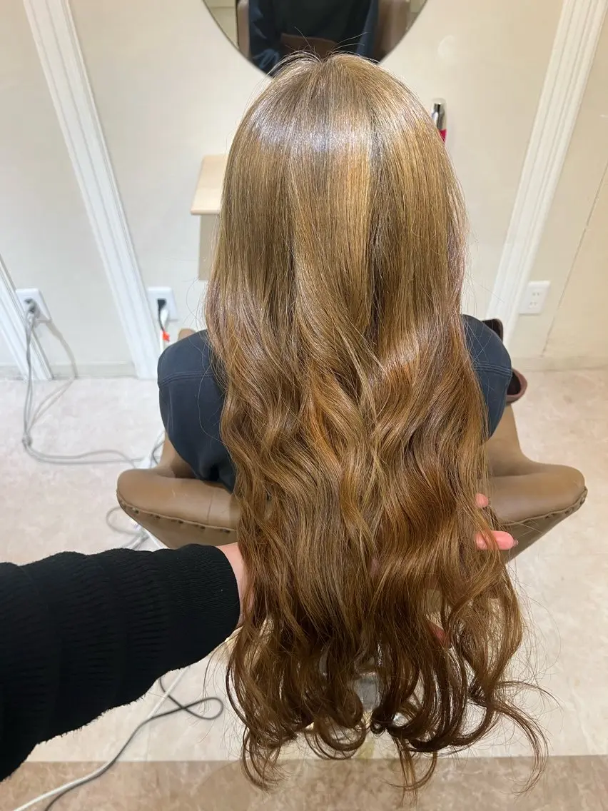 ロング ヘアカラー ヘアケアソムリエ MIKUのヘアスタイル