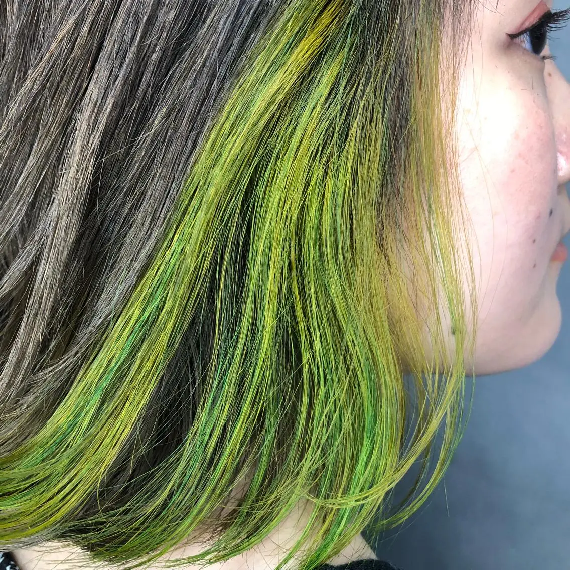 ミディアム カラー ORIKA 美容室のヘアスタイル