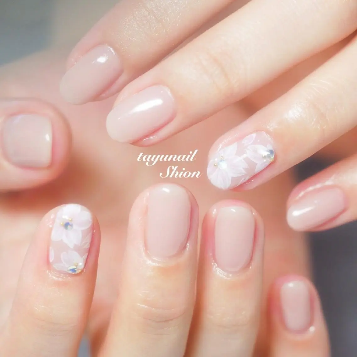 ネイル ブルー 桜ネイル ジェルネイル パラジェル 春ネイル ネイルサロン 【たゆnail】のネイルデザイン