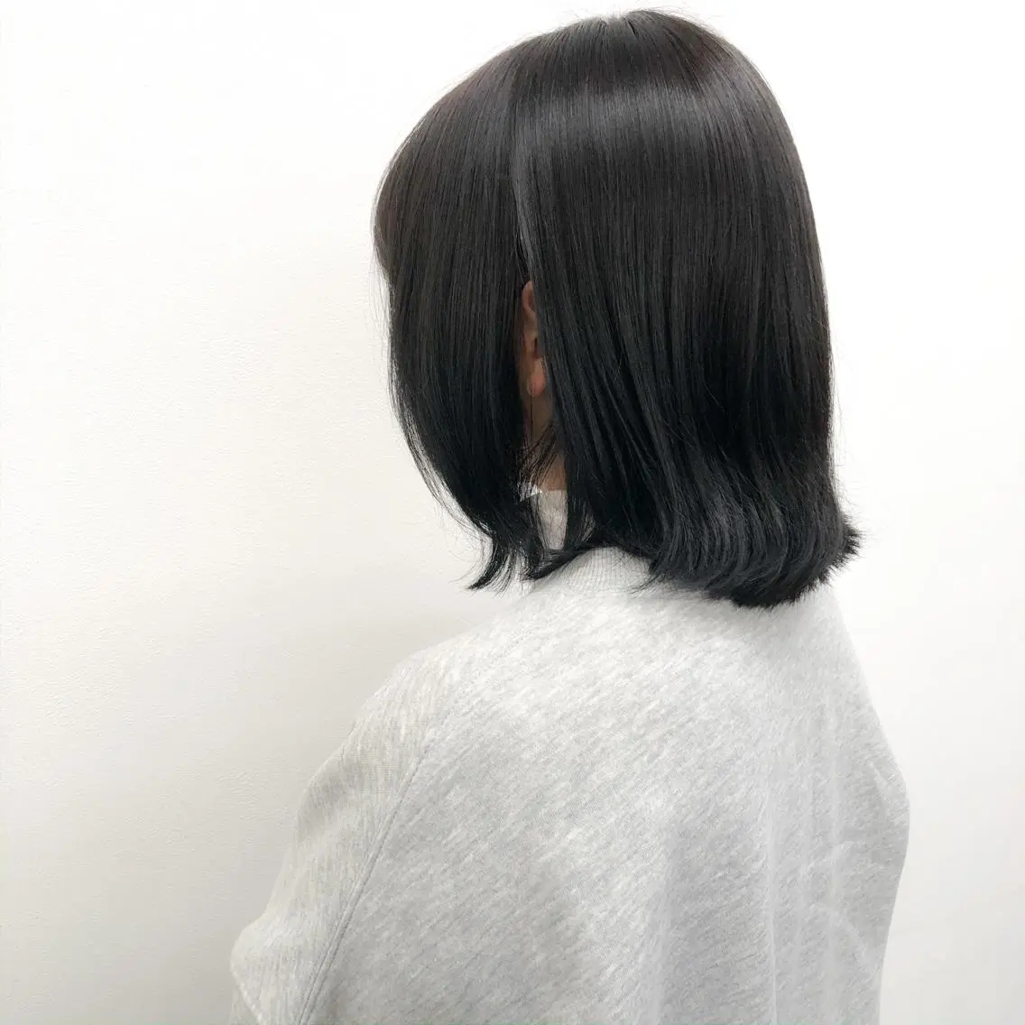 ミディアム ヘアカラー トリートメント ハイトーン×レイヤー カットTAKUMIのヘアスタイル