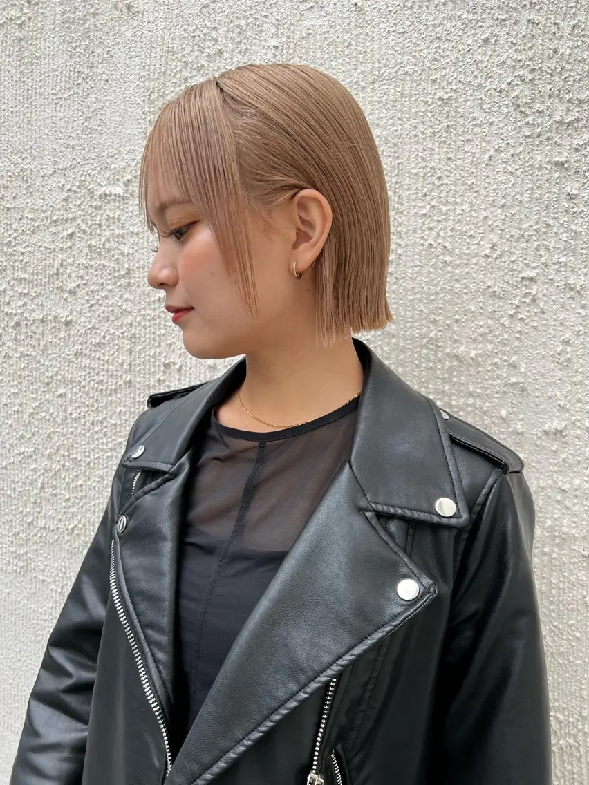 ショート カラー ベージュカラー ミルクティーベージュ カット ヘアカラー トリートメント ブリーチ特化 梅田本多翔のヘアスタイル