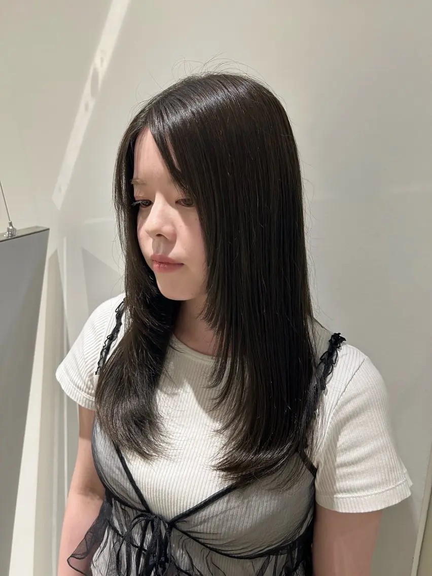 セミロング カラー 透明感カラー レイヤーカット カット 髙林 優衣のヘアスタイル
