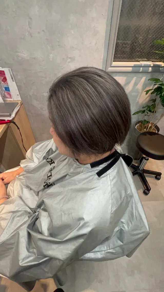ミディアム ヘアカラー motoトップカラー リスト/ブリーチカラのヘアスタイル