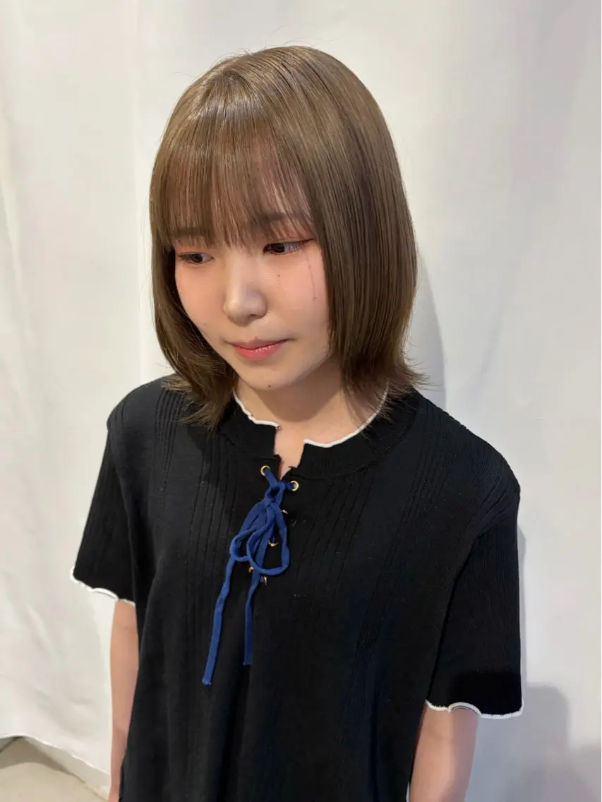 ミディアム カラー ベージュカラー 透明感カラー ヘアカラー 塩崎 聖奈のヘアスタイル
