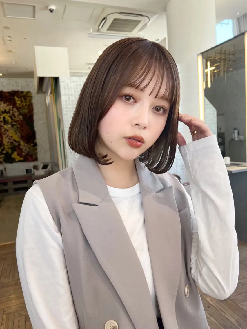 セミロング カラー ブリーチ ブラウンカラー 透明感カラー くすみブラウン ミルクティーブラウン yu mekaのヘアスタイル
