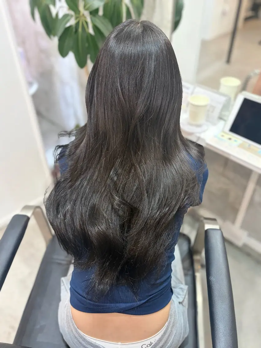 ロング カラー 透明感カラー ダークグレー ダークグレージュ グレージュ カット ヘアカラー karen 髪質改善のヘアスタイル