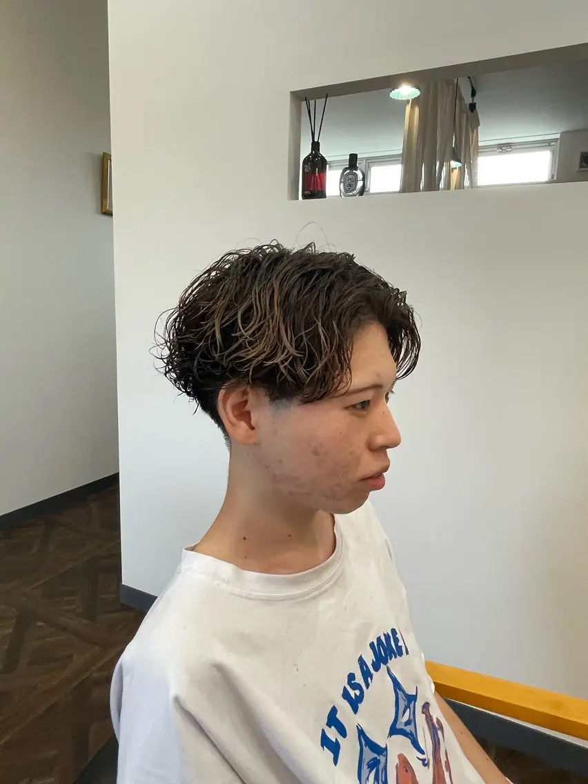 ショート パーマ メンズ フェードカット パーマ 鮎川 竜汰のヘアスタイル