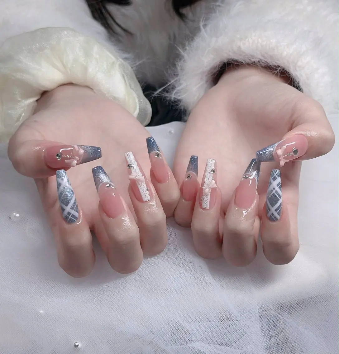 ネイル オーロラネイル フレンチネイル グラデーション ハロウィン 氷ネイル・うるうるネイル ハンドネイル H.baby Nail Salonのネイルデザイン