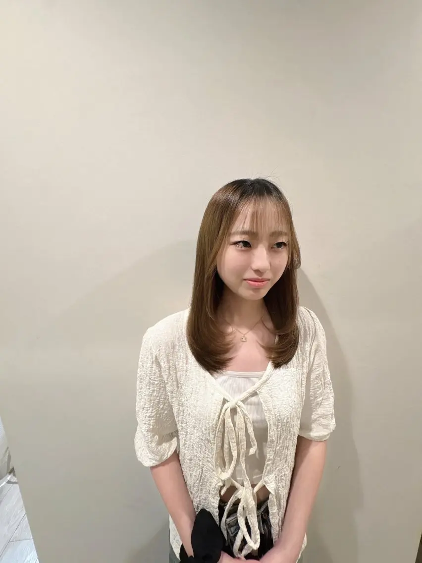 セミロング レイヤーカット トリートメント カット 広瀬 帆々乃のヘアスタイル