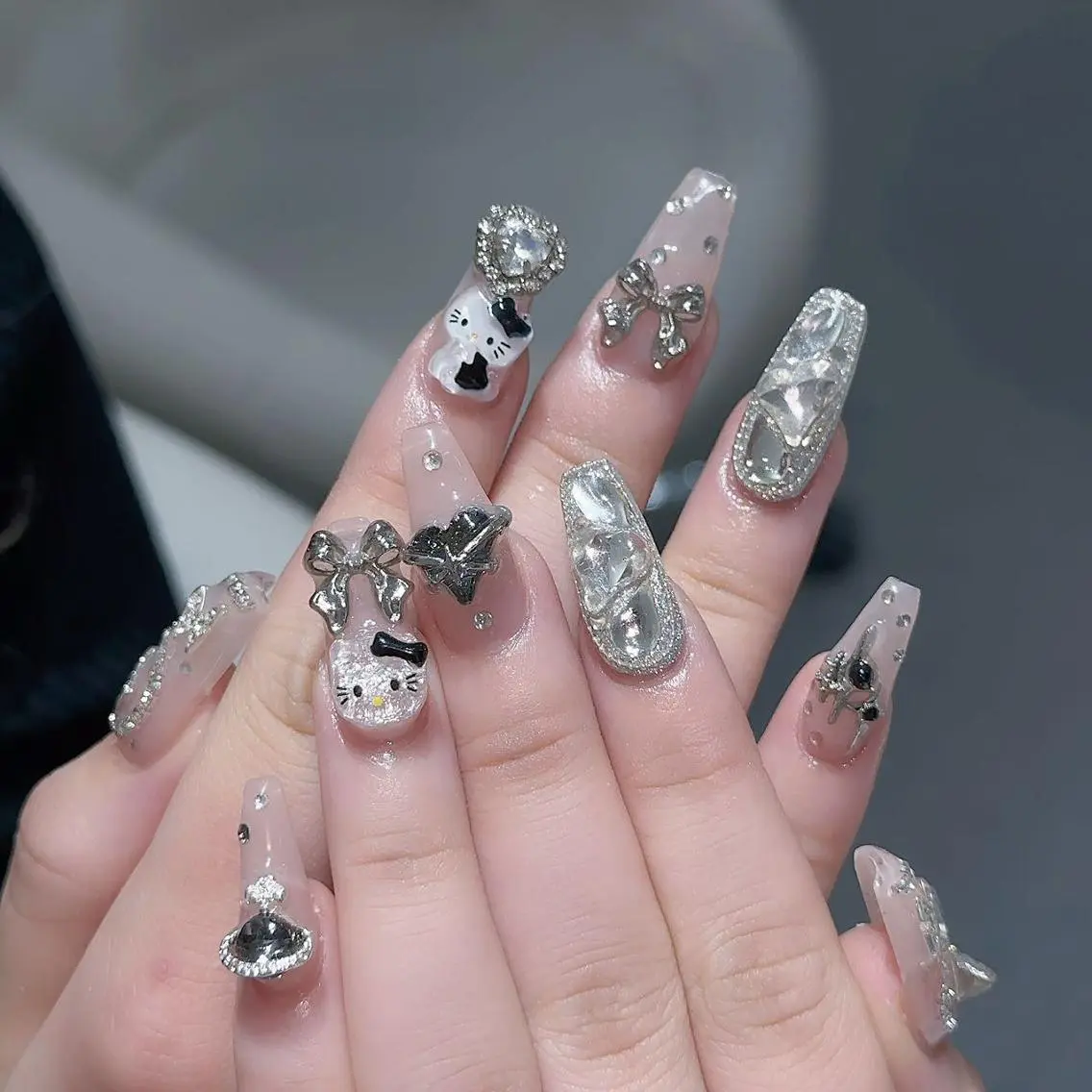 ネイル ハンドネイル Queen‘s なんのネイルデザイン