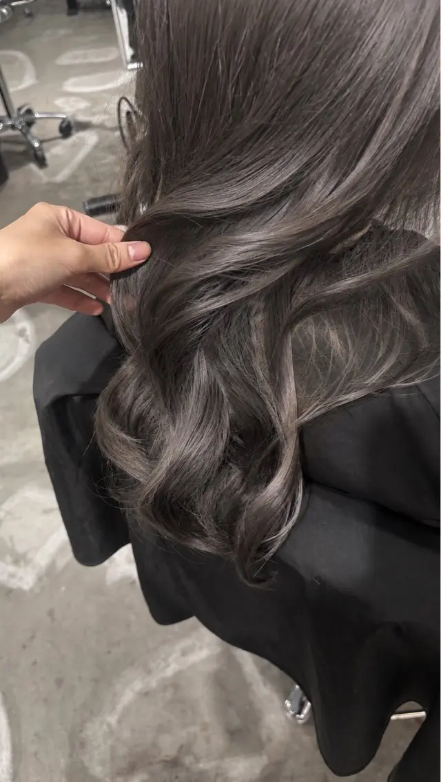 ロング カラー グレージュ カット ヘアカラー ミルクティー/ハイ トーン/konomiのヘアスタイル